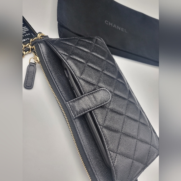 Authentic Chanel classic clutch with chain handle/wrislet - Picture 16 of 16